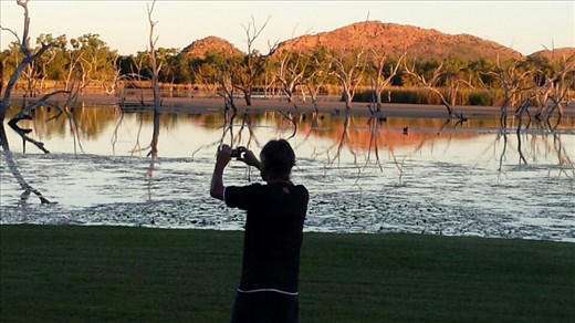  Kununurra is a pleasant surprise after Fitzroy Crossing (rather depressing) and Halls Creek (more positive than FC). We have decided to book ourselves into a campsite with lakeviews near the town. Our first sunset was awe inspiring. 