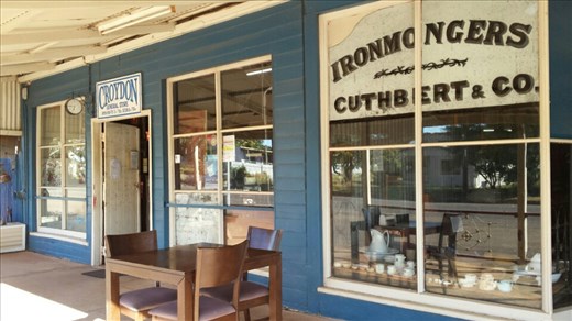 Croyden, eine historische Stadt. Alles ist in gutem Zustand. Auf der oeffentlichen Toilette, begruesste mich ein Frosch im Klobecken. 