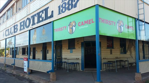 Jeder Ort, egal wie klein hat einen...Pub! Keine Kirche! Die Aussies sind nicht sehr religioes! Gefaellt mir...