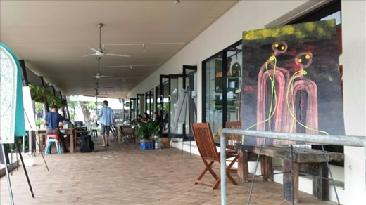 Im trockenen. Da gab es guten Kaffee und interessante Zeitschriften. Wir verweilten.