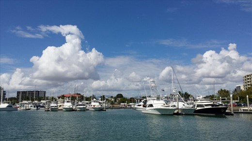 Yachthafen Townsville...Schaut euch die Wolken an.