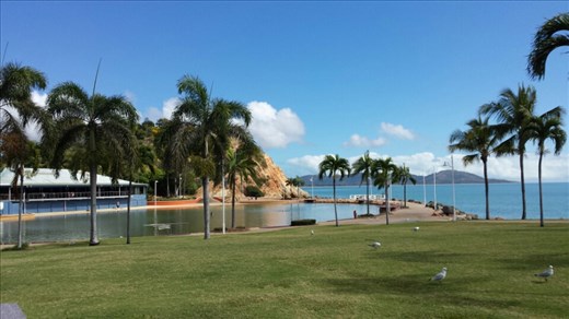 Rockpool in Townsville. Schwimmen ohne Angst vom Krokodil aufgefressen zu werden. Das Wasser kommt aus dem Meer.