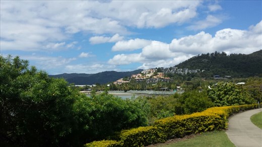 Die andere Seite von Airlie Beach...ueberall Unterkuenfte, fuer die Gaeste in der Hochsaison. 