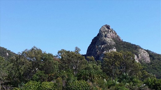 Ich musste an ejnen Zuckerhut denken, als ich diesen Berg sah. Cape Hillsborough NP 