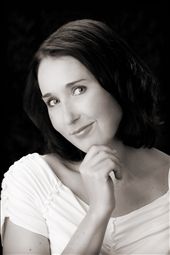 Heidi Siefkas Black and White Profile Picture: by heidisiefkas, Views[306]
