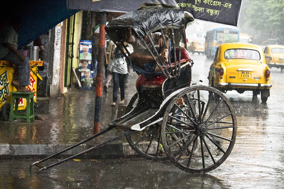 THE PULL RICKSHAW- A HERITAGE VEHICLE OF OLD CITY