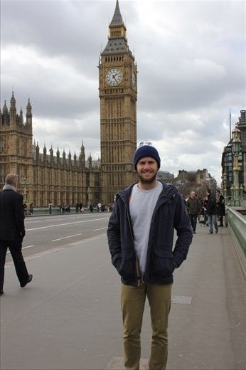 This was as far as we could walk on this day.. Our feet felt like they were about to fall off.. We weren't man enough to try out the train system just yet and we still had the hour and a half walk to get home.. So we got a quick snap with Big Ben (remember my primary school project where I made Big Ben mum???) and turned on home.. A nap was Awaiting us at home!!