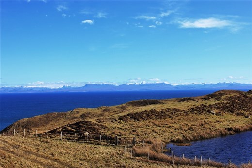 We went on abother hike (day 3).. the aussies led the way while Neil our tour guide met us at the end with the bus.. and guess what we ended up doing... rock climbing up the mountain after we took the 