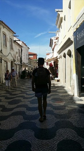 After 3 too many days in the city, we needed some beach time. 35 degrees, so we headed an hour west to Cascais. A beautiful small breach town