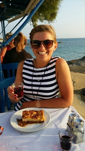 My favorite dinner spot, literally sitting over the water, with the sun setting right in front of me. Aaaah! This place was owned by a man and his wife.. The man took your order then went into the kitchen and cooked it himself!!