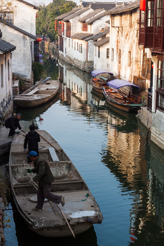 After a long hard day, gondoliers secure their gondolas to call it a day.
