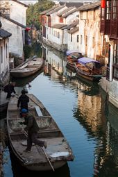 After a long hard day, gondoliers secure their gondolas to call it a day.
: by hkamsadi, Views[305]