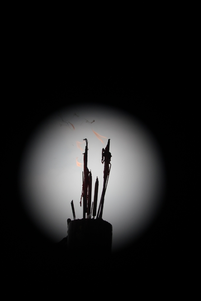 In the traditional way,taking picrure is not permitted when processing the ceremony. At last my Mom agreed to let me take photos if i covered the lense with a black box