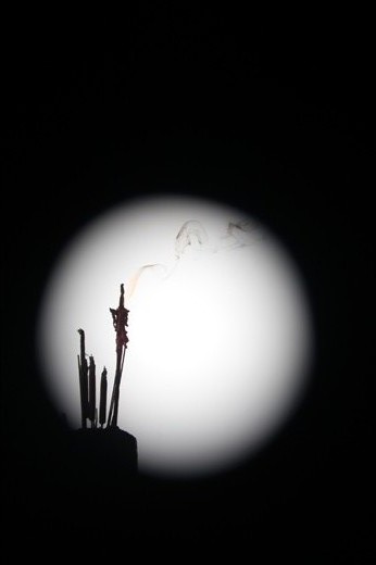 candles and sandals are something indispensable in the ceremony