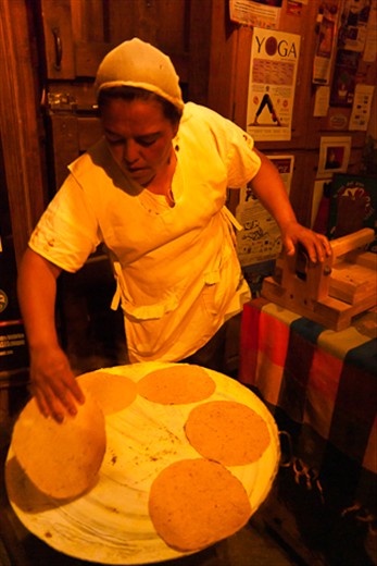 Making corn tortillas