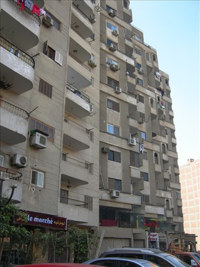 Home sweet Home, loyalty and love of the Egyptian people against the family was amazing, they hit it off in a single building. The first building inhabited by his father and mother, the second floor occupied by the first child who has a family, and so on until the last building inhabited by the grandchildren and great-grandchildren. 