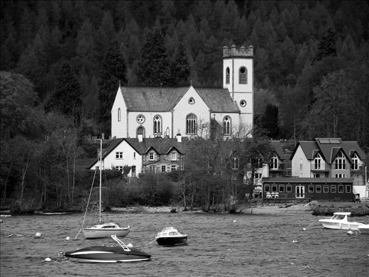 Overlooking the edge of the loch, this church is the centre of the town's community. It welcomes locals and strangers alike and is a form of comfort for many. A support for the people and shelter against the bitter weather.