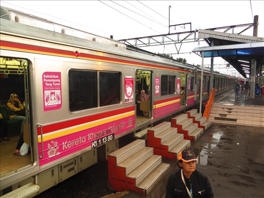 Who wouldn't want to ride in such a fabulous looking carriage?