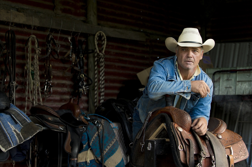 Tom pauses to reflect after putting away his saddle and equipment. He says he doesn’t mind the long work hours, having worked hard to build a reputation as a quality horsebreaker & trainer, Tom finds great pleasure in what he has worked hard to establish.  