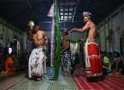 Three Balians from Muara Mea village dance while reciting spells to cure diseases. They could perform healing procession even up to 18 hours without stopping. They use natural materials taken from Gunung Lumut to heal diseases and for ceremonies. 