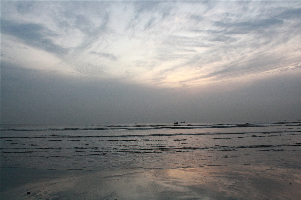 The setting sun signals time for Maghrib (sun-set) prayer & to head home.
I arrived in Karachi during a volatile time. It was the Islamic month of Muharram & Shia-Sunni civil strife were almost a daily occurrence. At times, my sense of personal safety felt threatened & I longed to return to a much peaceful existence in Toronto. 
Thus, when I first stepped bare foot onto the cool wet sand a sense of calm came over me. With the rest of the beach goers also breathing in the sea air, my world stood still in meditation. It was as if we all desired these rare moments of harmony & peace in a very chaotic world.  