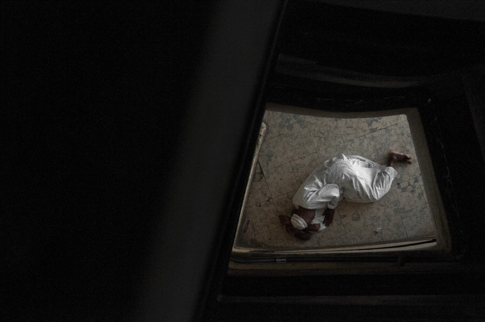 An old Nubian passer-by rests from the heat of the sun of a hot summer day by putting his head on his shoes and taking a little nap on the floor of the stairwell of a total strangers’ house without asking it’s owners for permission to do so.