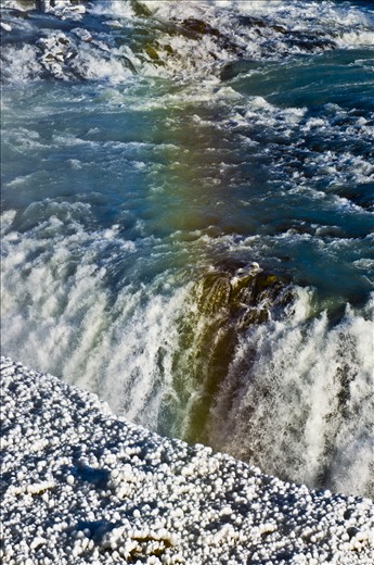 The jokes of the light. Also the air has splendidly colors in Iceland. 