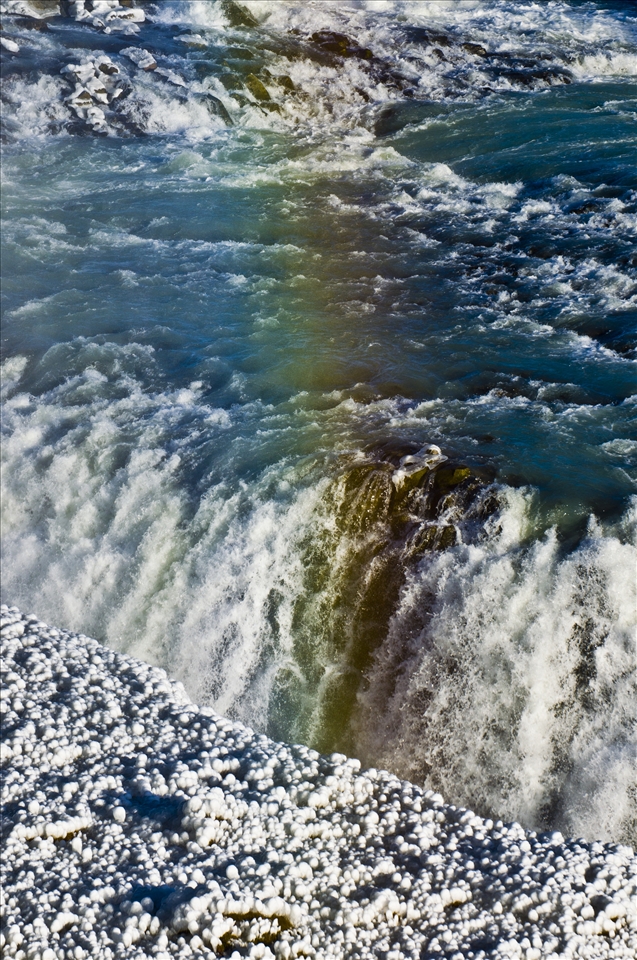 The jokes of the light. Also the air has splendidly colors in Iceland. 