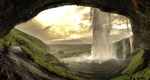 One of the reasons to go to iceland. It marks the limit of the Highlands.