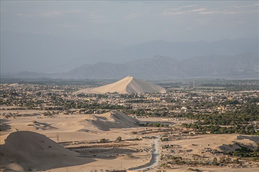 The road leading away from Huacachina.