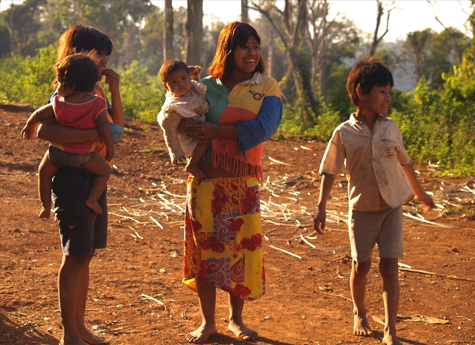 Living happily in the nature and from the nature in all their simplicity .