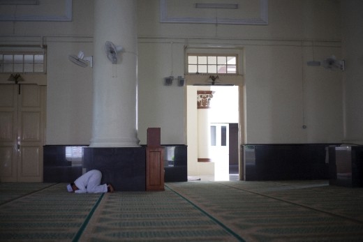 The activity of the market is often interrupted through out the day by the call of the mosque. Islam is ever present in the day to day lives of the inhabitants of Kota Bharu.