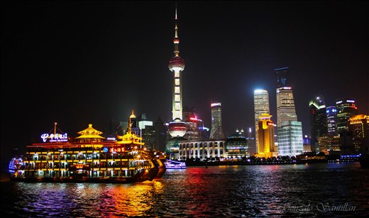 Shanghai, a city that tries to hide the suffering and poverty behinds money.