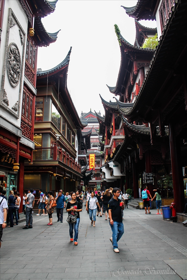 Chinese culture, Years of tradition kept inside of walls