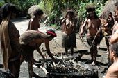 Papua women are working together prepared the fire to 