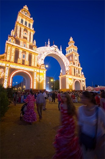 The big portal of Barrio de los Remedios, from this way every day pedestrians, horses and carriages pass to join the feria.
Monday night, take place the inauguration of Feria, all the people wait together the official beginning of the celebration, enshrined by the ignition of the 22.000 bulbs that decorate the portal.
