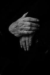 Mrs. Pilar´s hands, full of stories.
: by indiasamy, Views[337]