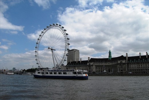 London, the power place of finance, spinning and moving capital flows. Circle of life. River flows. The place I've visited - UK - has many faces.