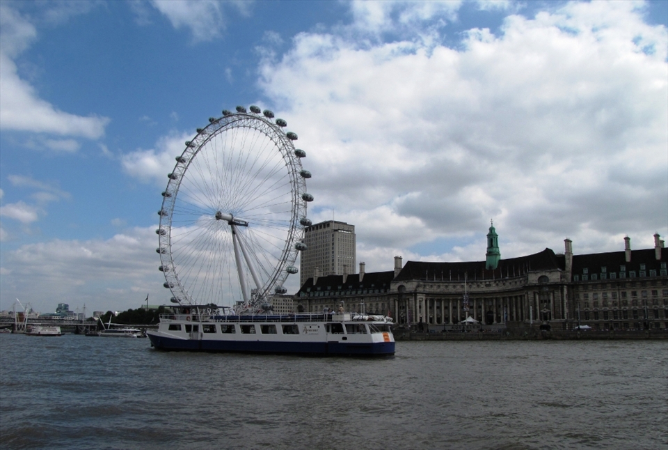 London, the power place of finance, spinning and moving capital flows. Circle of life. River flows. The place I've visited - UK - has many faces.