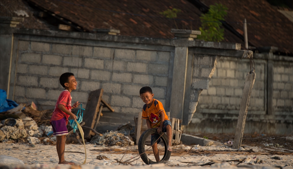 17:38 The children play in the late afternoon sun waiting for their parents to come home. It’s amazing how much fun children can have without a television. Just an old bike tube and a bra washed up on the beach, is all they need to keep a smile on their face and out of trouble.