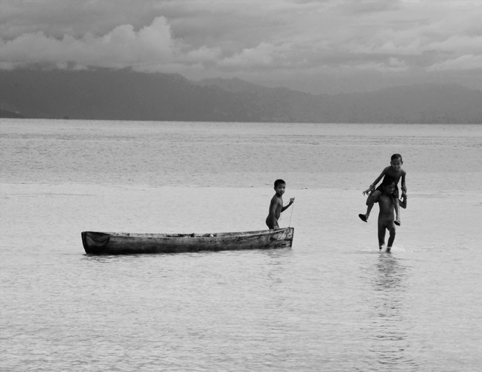 Meeting in a desert island