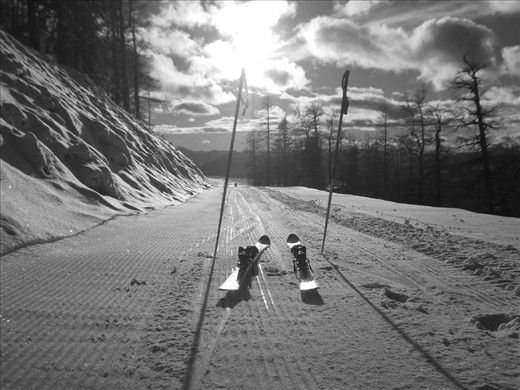 A new day in Kärnten, ¿the sun is shining? Let´s take our skies and go to the mountains to enjoy its amazings slopes through the forest, while the clouds in the sky takes care of surprising us every minute. But ¡no problem! We can leave our skies for a while, and enjoy the show.