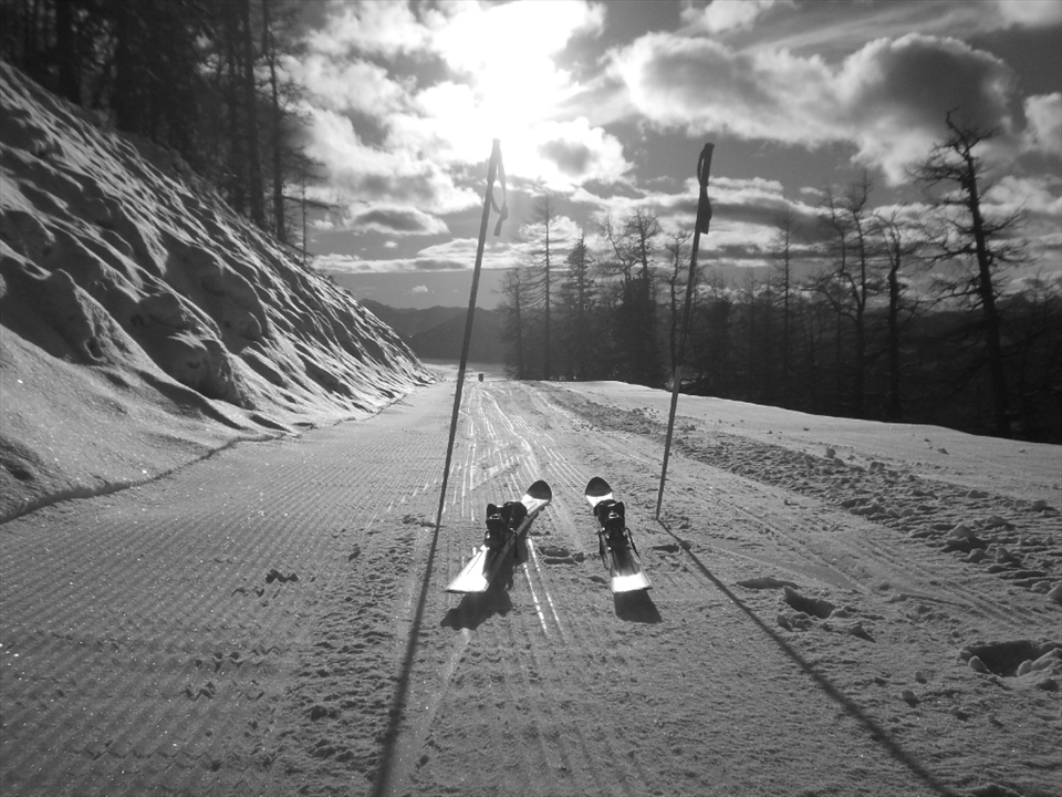 A new day in Kärnten, ¿the sun is shining? Let´s take our skies and go to the mountains to enjoy its amazings slopes through the forest, while the clouds in the sky takes care of surprising us every minute. But ¡no problem! We can leave our skies for a while, and enjoy the show.