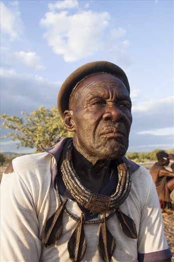 After his brother's death, Nidiri Chiposa has become the new chief of Ohumgumure village.