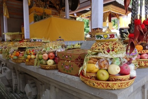 Offerschalen voor de volle maan ceremonie