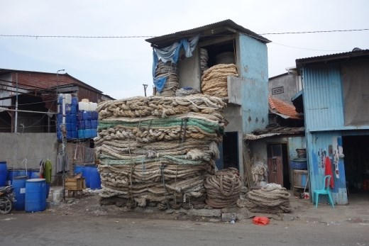 Pakhuis aan de Kalimas rivier