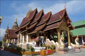 Een van de 35 wats in de binnenstad van Chiang Mai: by irko_mirjam, Views[274]