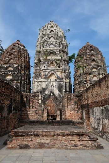 De oude hindoe tempel is hier opgenomen in de nieuwere Wat