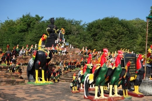 Je ziet ook vaak dierenbeeldjes bij altaren, soms domineert 1 soort.