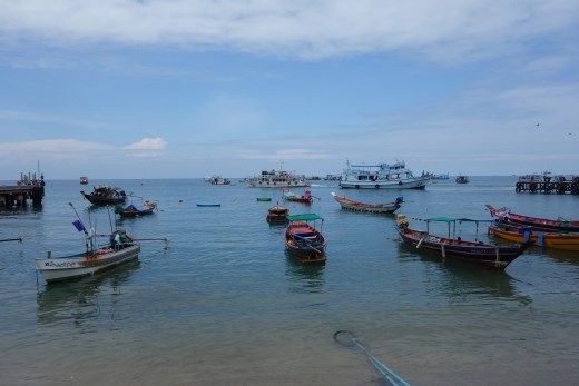 De haven van Mae Haad is een komen en gaan van duik boten